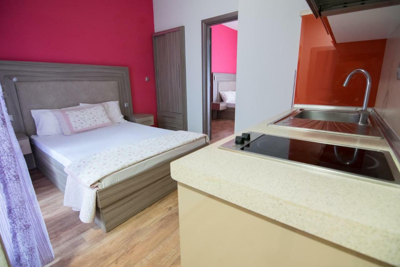 Avra Comfort Rooms - Family Nea Poteidaia Exteriör bild